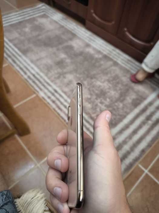 Iphone xs gold 64гб