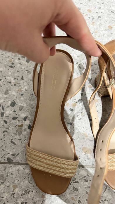 Босоножки кожаные Aldo