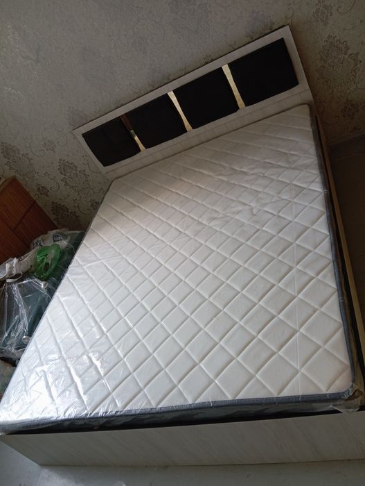 двух спальная кровать бу с матрасом