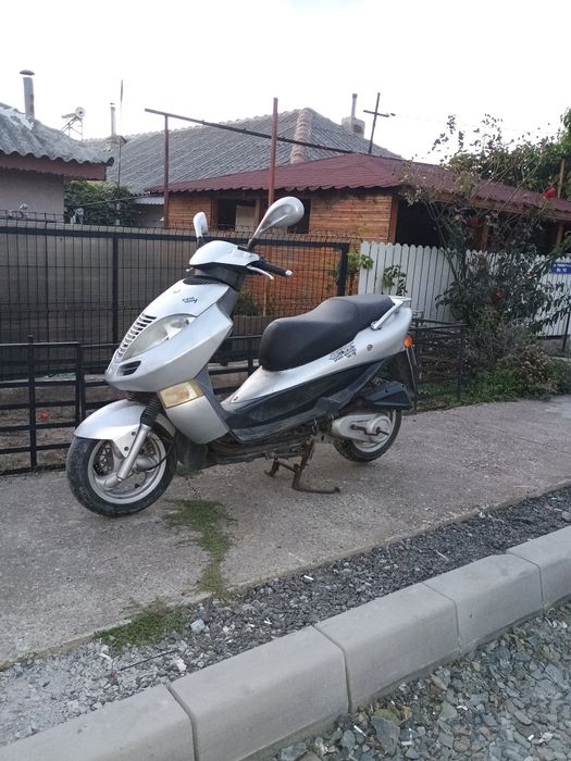 Maxi scuter kymco 125 cc