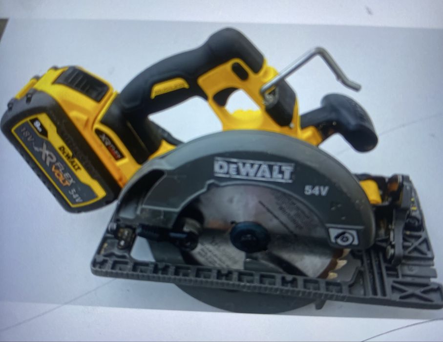 Circular 54V DEWALT DCS 579