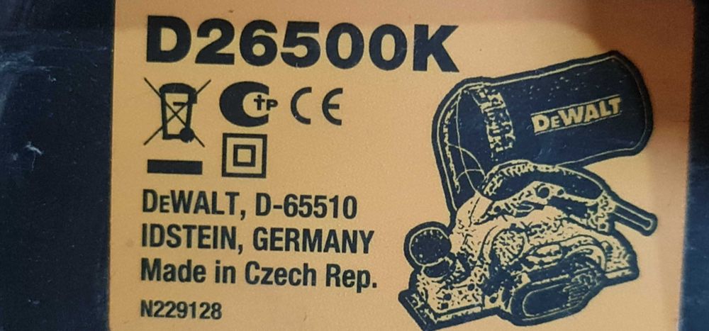 Электрорубанок Dewalt D26500K