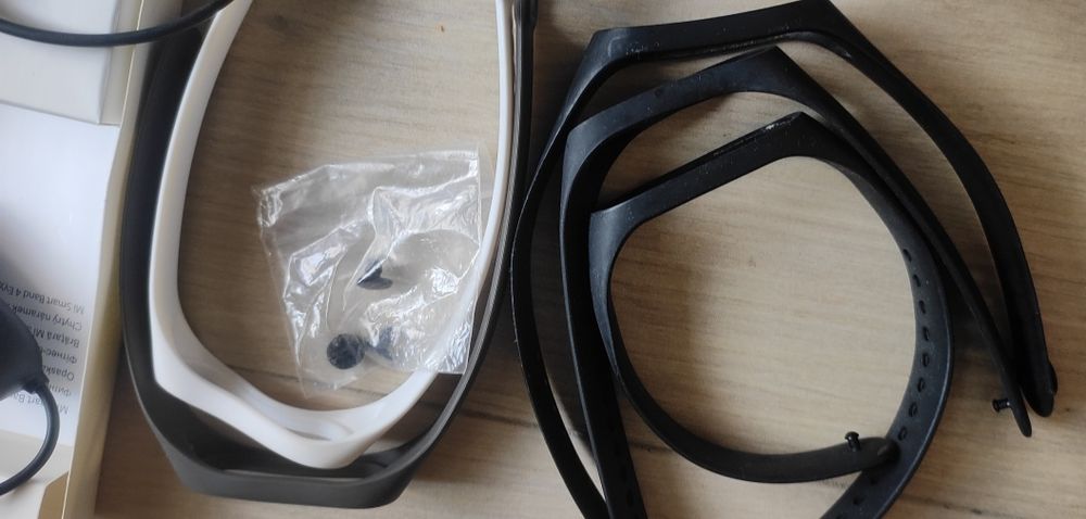 Зарядни за смарт гривна mi band 4, с каишки, копчета, протектори
