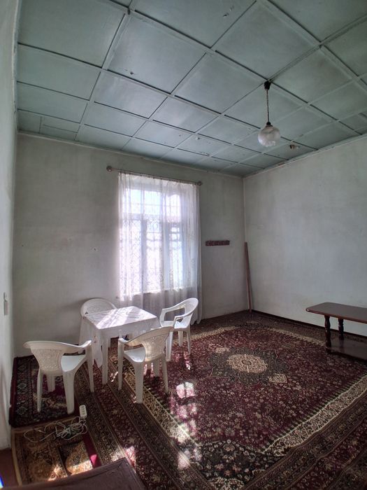 Продается дом в общем дворе.