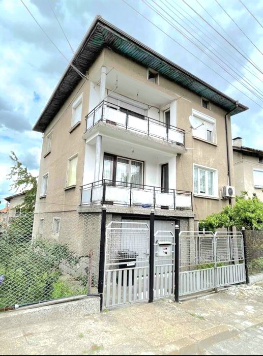 Продава Къща гр. Перник, Център