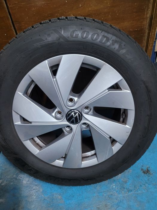 4 Anvelope 215 60 16 Goodyear UltraGrip Performance 3 dot 3823 Passat