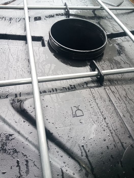 Pătrate 1 t cuburi ibc curate igienizate corbu cta albe negre