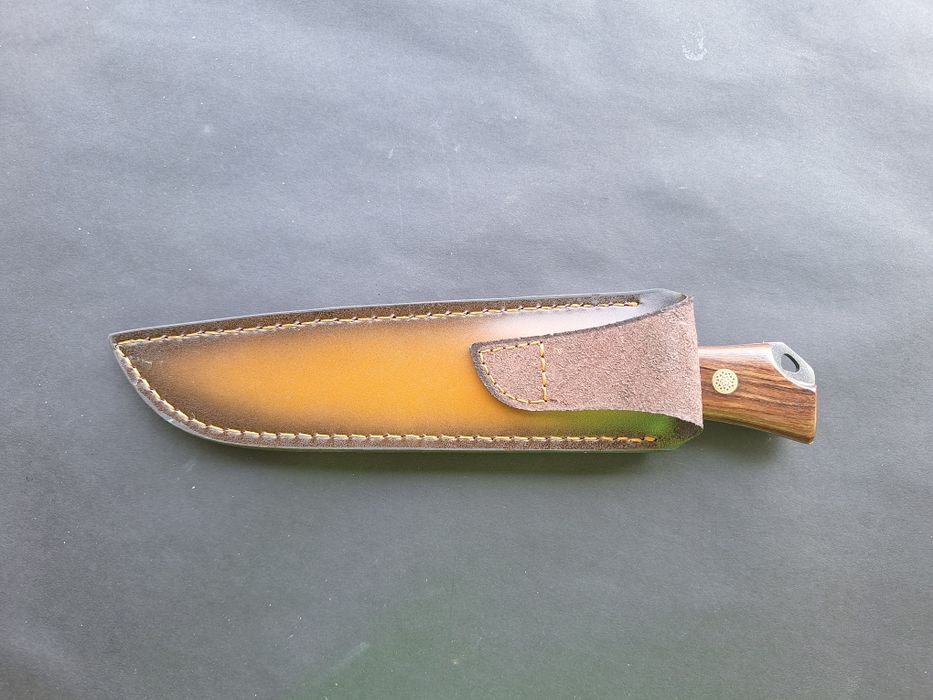 Ловен нож с кожена кания