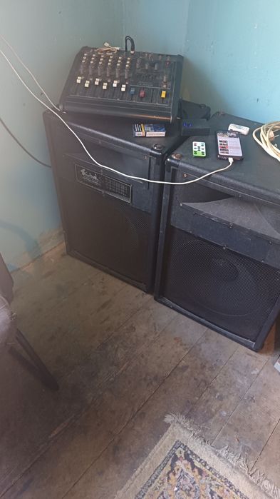 Vând boxe jbl mai multe detalii la Nr de telefon