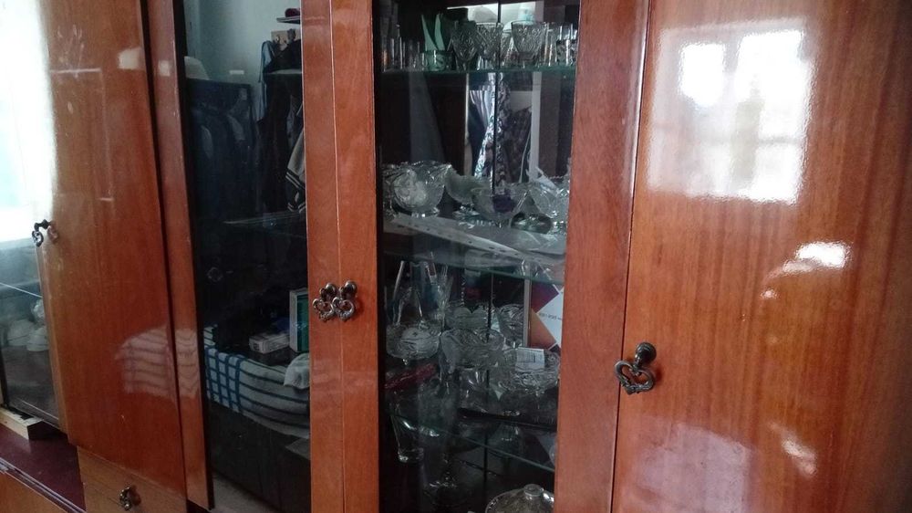 Срочно продам стенка советского пройзводства доставка бесплатно