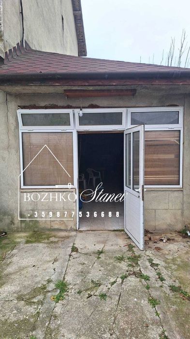 Продавам къща в гр. Долни Чифлик