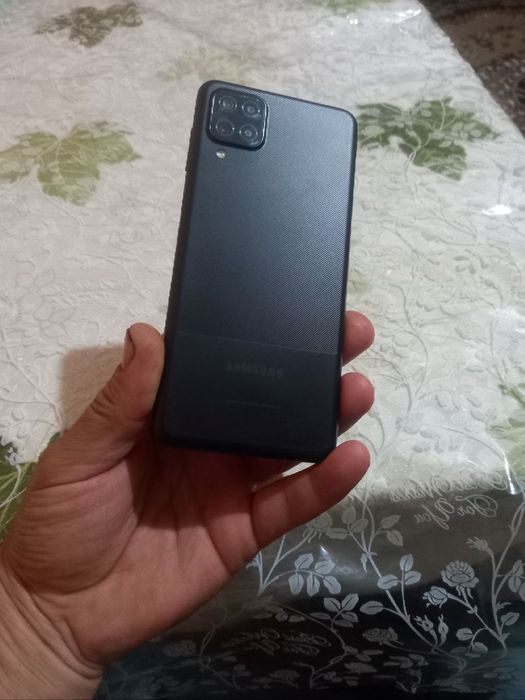 Самсунг А 12 срочна сотилади