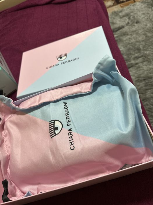 pantofi loafer negri de la Chiara Ferragni