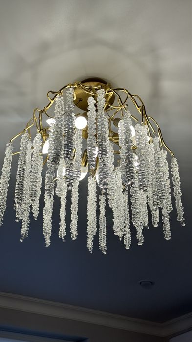 Продам люстру в позолоте