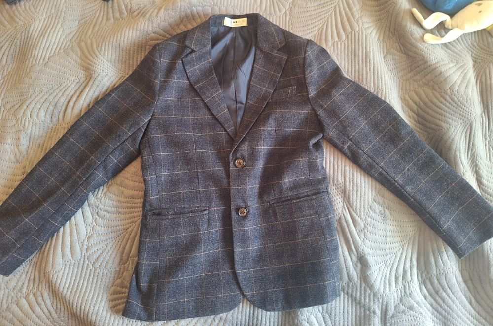 Продам костюм 3 ку для мальчика