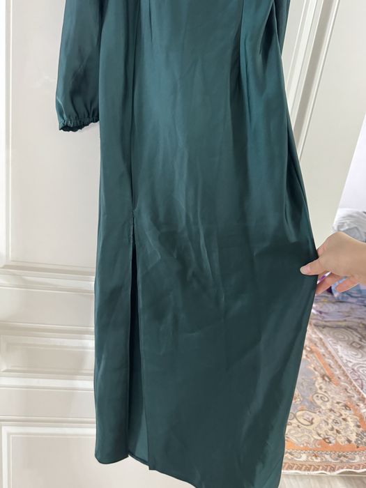 Платье с вырезом