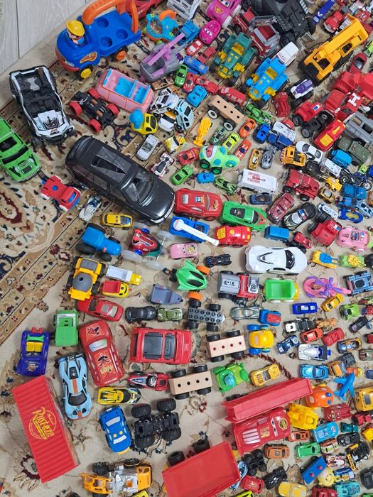 Машинки разные продам.