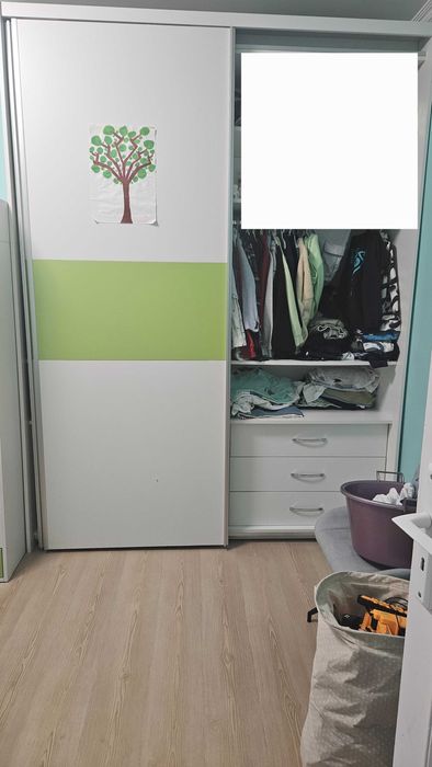 Гардероб с плъзгащ механизъм