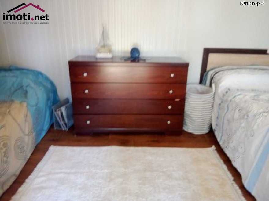 На море в бунгало Кариани на 300 м. от брега- 40 евро.