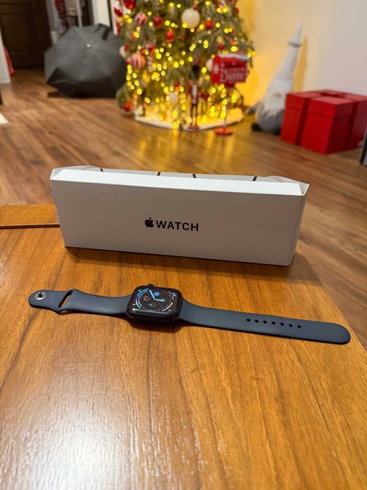 Apple Watch SE 2 44mm (Gen 2) + 5 bratari cadou