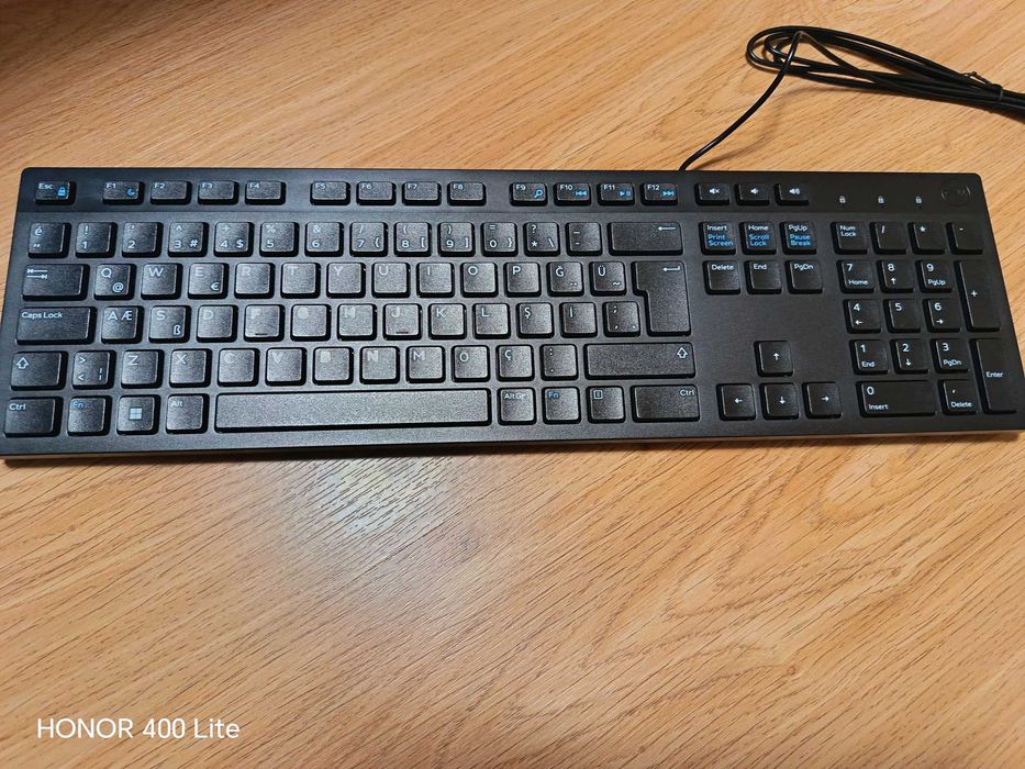 Продавам Компютър Dell чисто нов, без забележки, неизползван