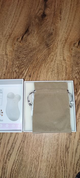 Aparat cu microcurent pentru întinerirea facială