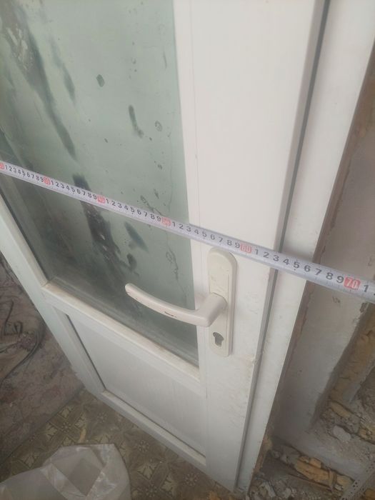 Продаётся дверь пластиковые балконный