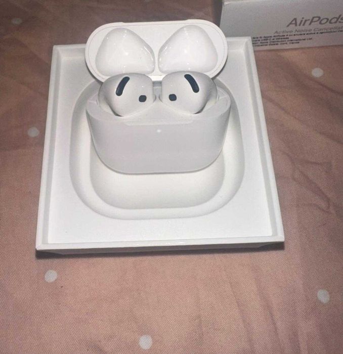 Apple Airpods 4 ANC - cumparate la data de 19.11