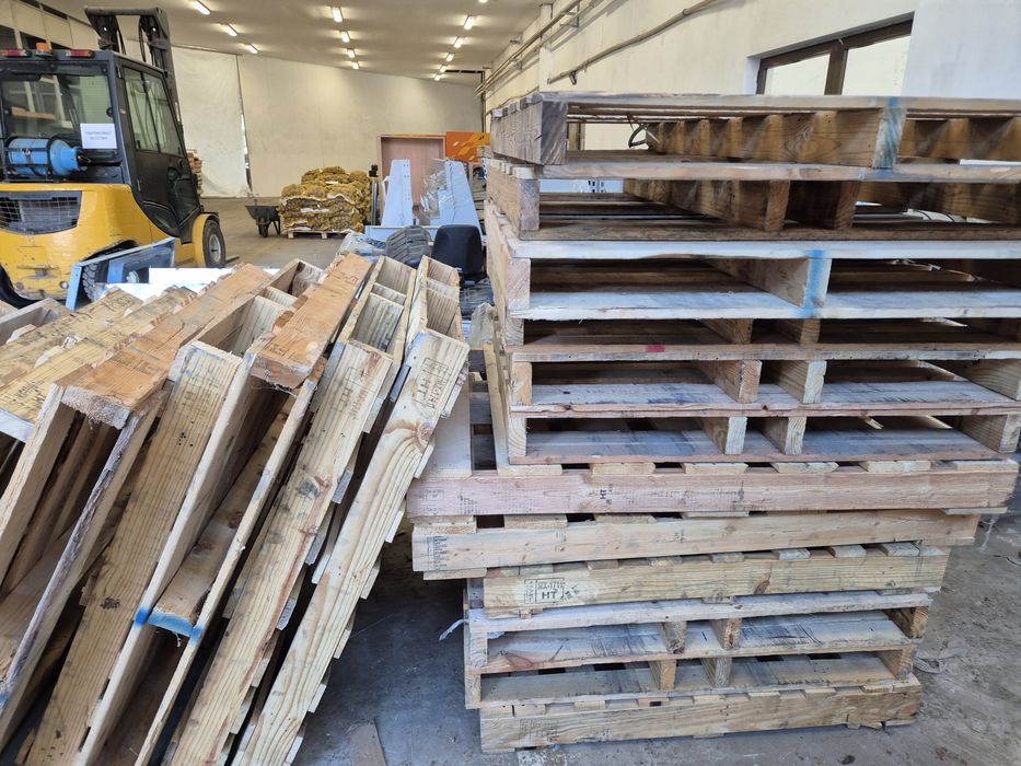 Продавам дървени скари - палета