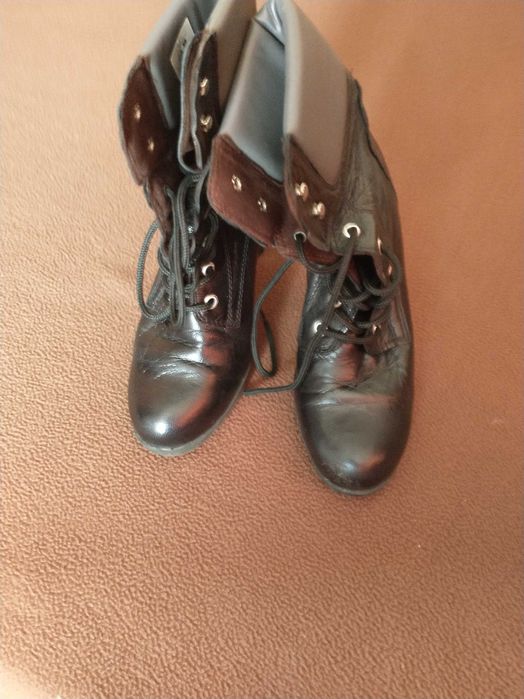 Vând ghete negre din piele mar.38