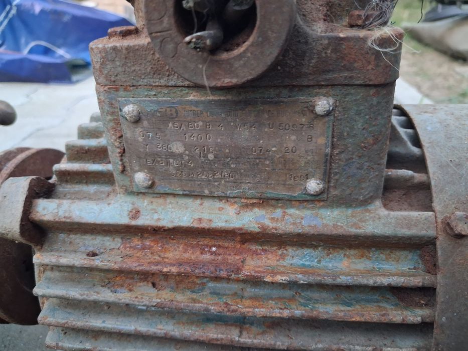 Curățeniei în garaj,motor electric,etc