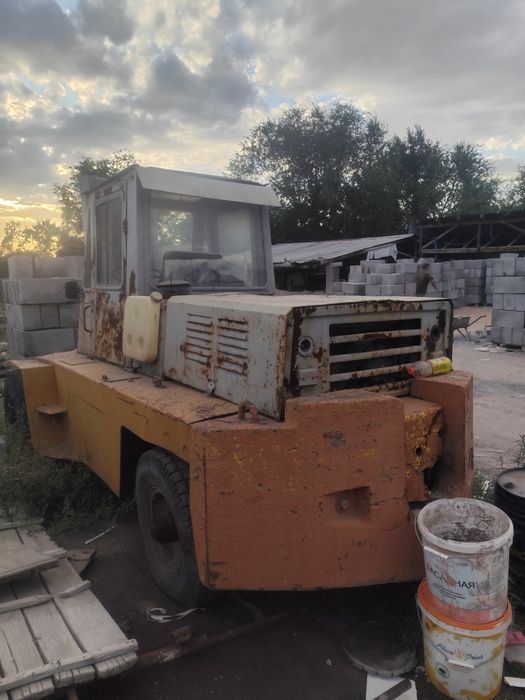 Продам Львовский вилочный погрузчик кара