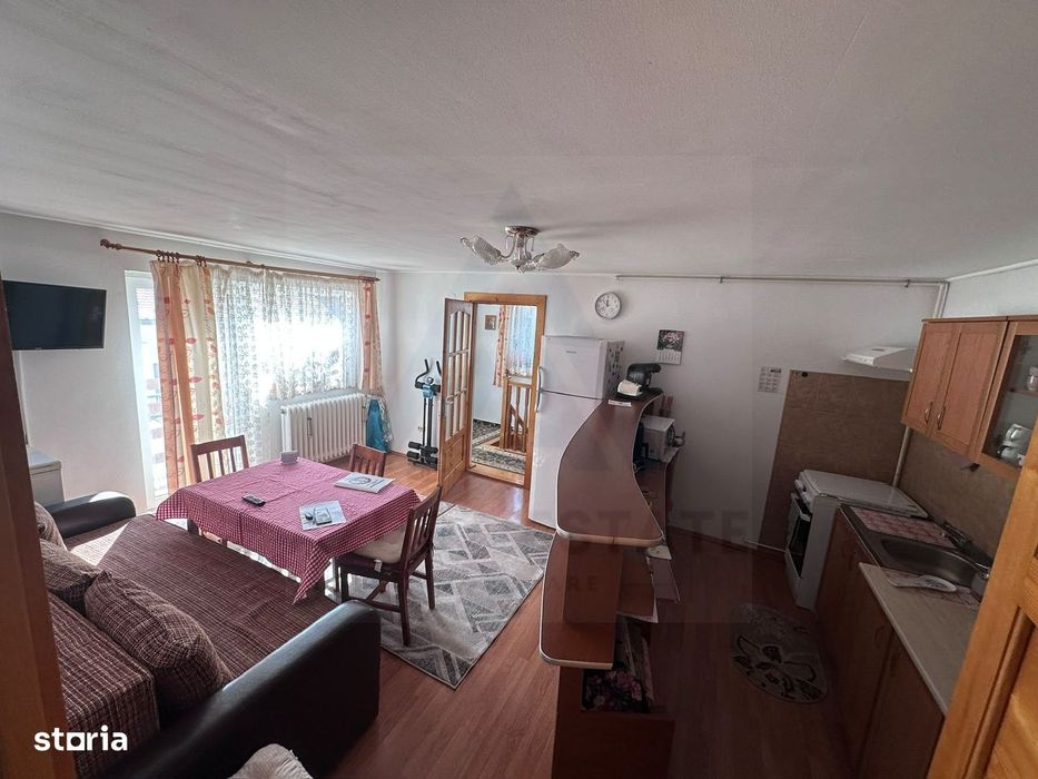 Apartament 3 camere decomandat 78 mp pivnita curte in zona Centrala — fotografia 1