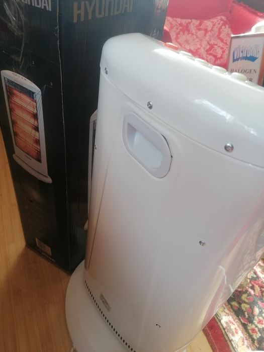Radiator electric cu halogen Hyundai 1600W, nou în cutie