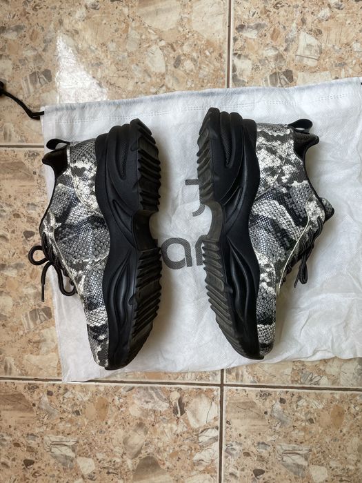 Дамски спортни обувки