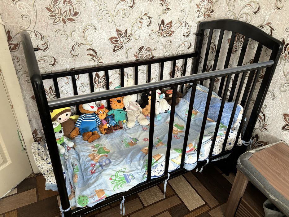 Кровать детская цвета шоколад