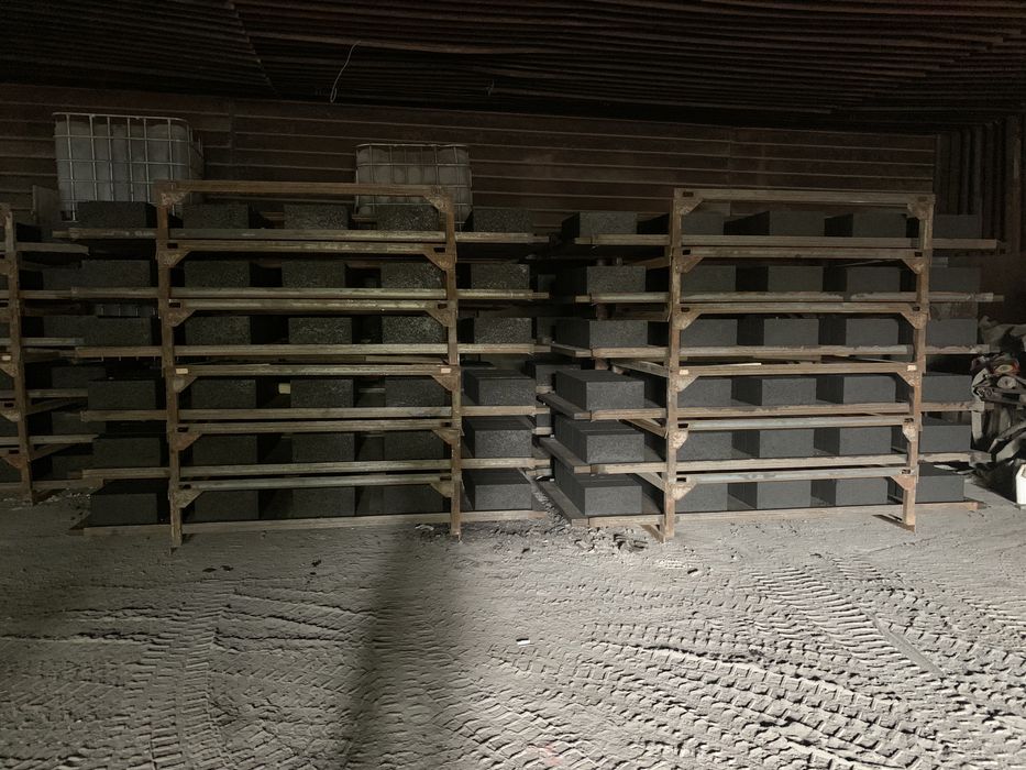 Шлакоблок,пескоблок,бетонит.