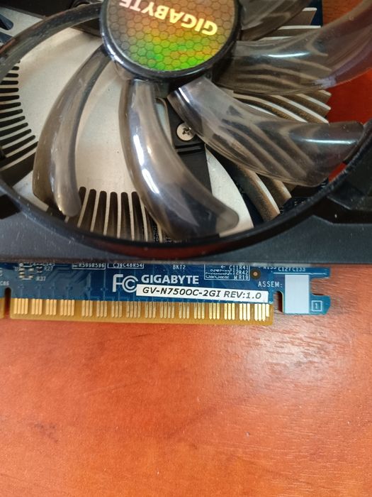 Видеокарта GTX 750