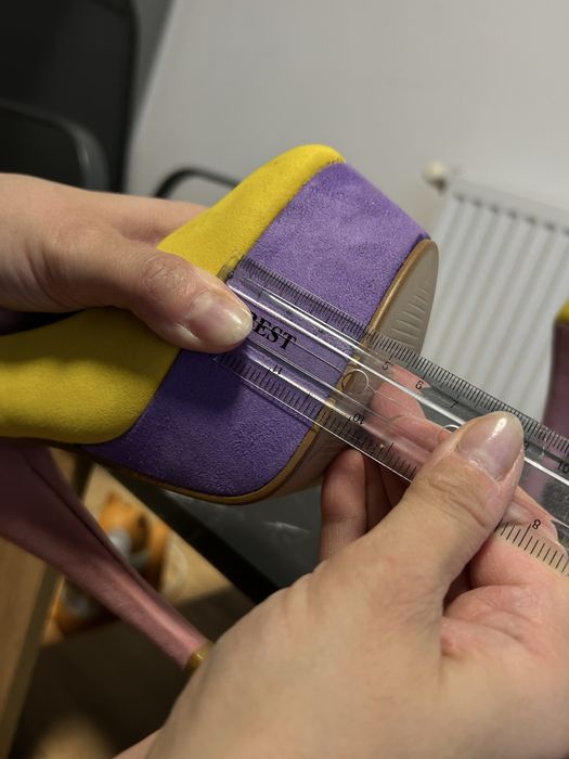 Pantofi cu platforma si toc
