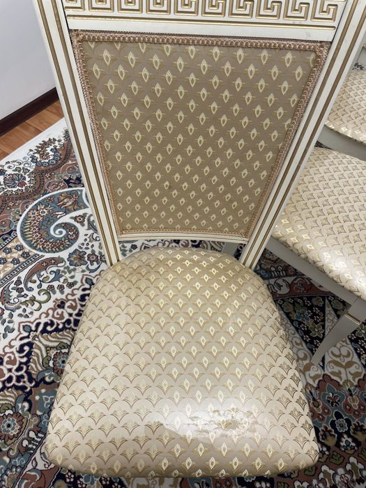 Стол со стульями