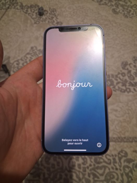 Продам Iphone 12