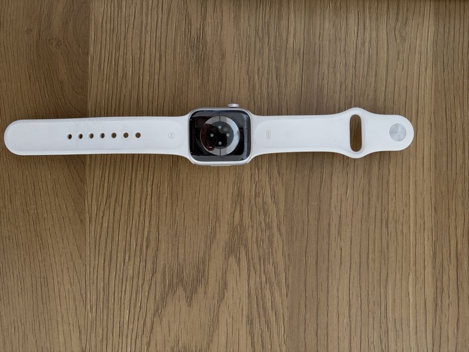 Apple Watch Series 7 41 mm GPS + Cellular – Starlight Aluminium – Cutie + accesorii originale.