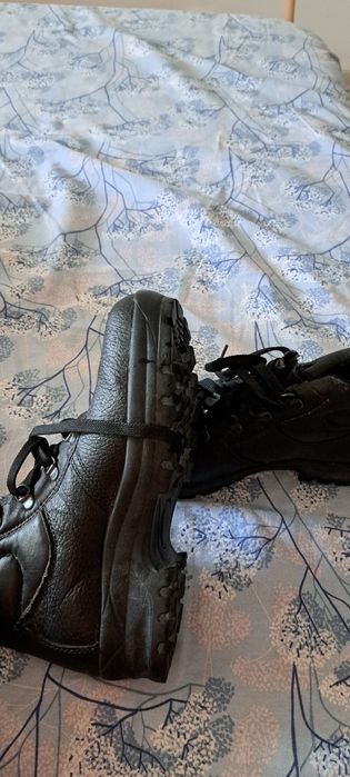 Bocanci piele marimea 38 , nefolositii