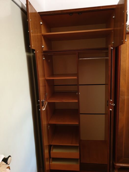 Шкаф полированный платенной