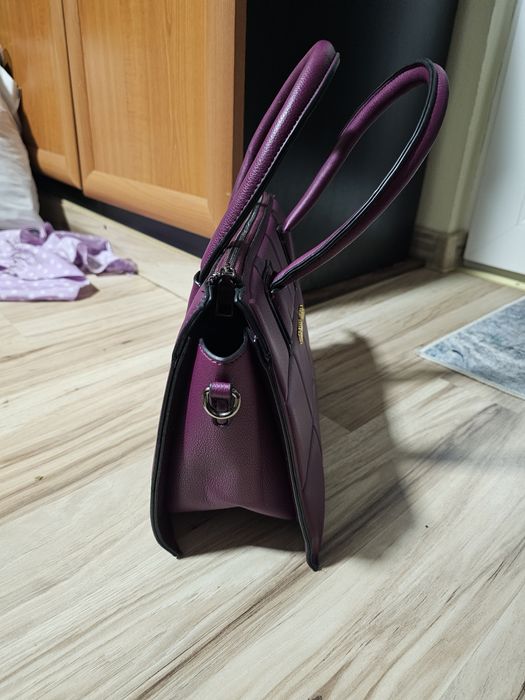 Geanta mov cu bareta