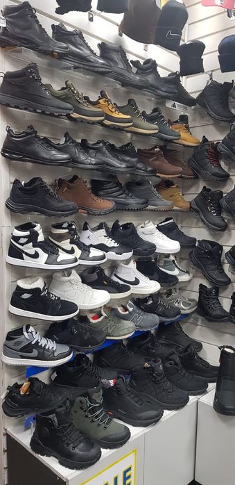 Продадим зимнюю обувь.