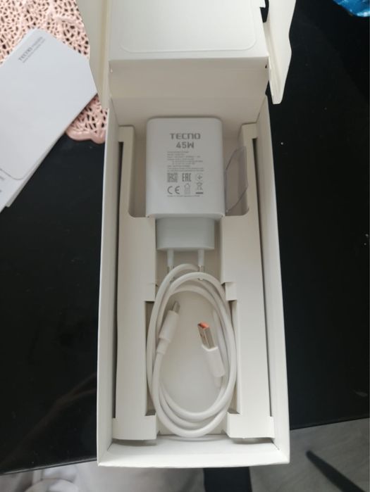 Spark 40, TECHO телефон, новый!