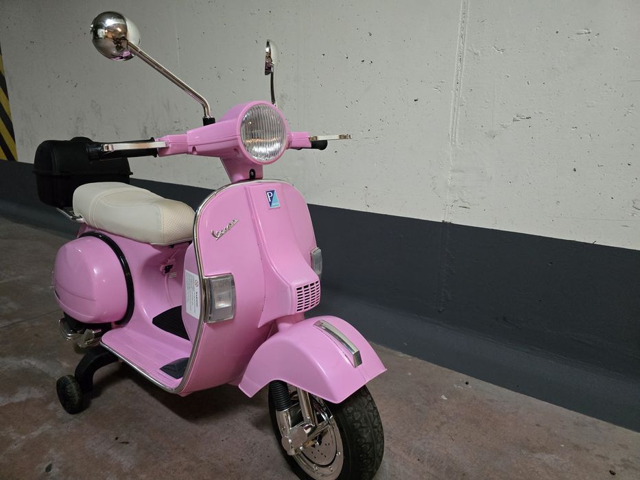 Motocicleta electrica pentru copii Vespa