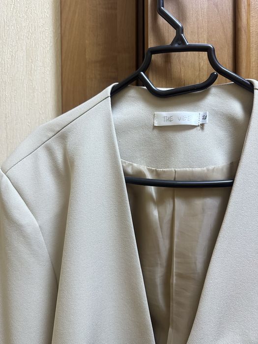 Бежевый   пиджак