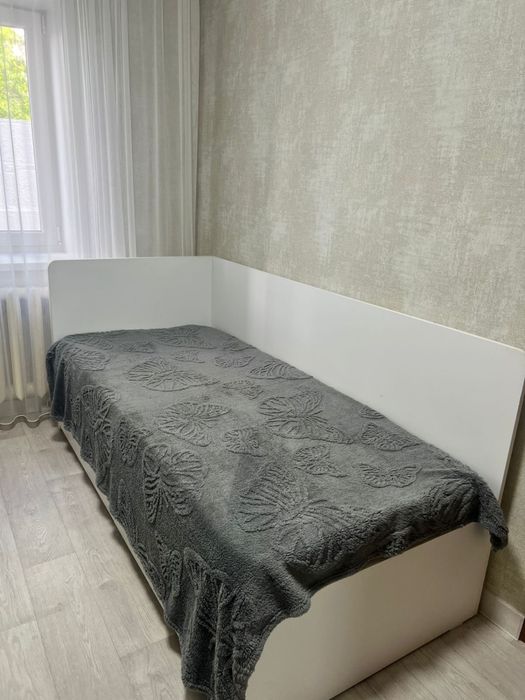 Продам кровать детскую с матрасом